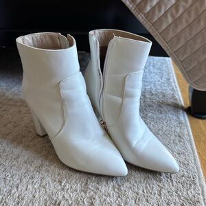 Unisa Chic Cream Heeled Boots
